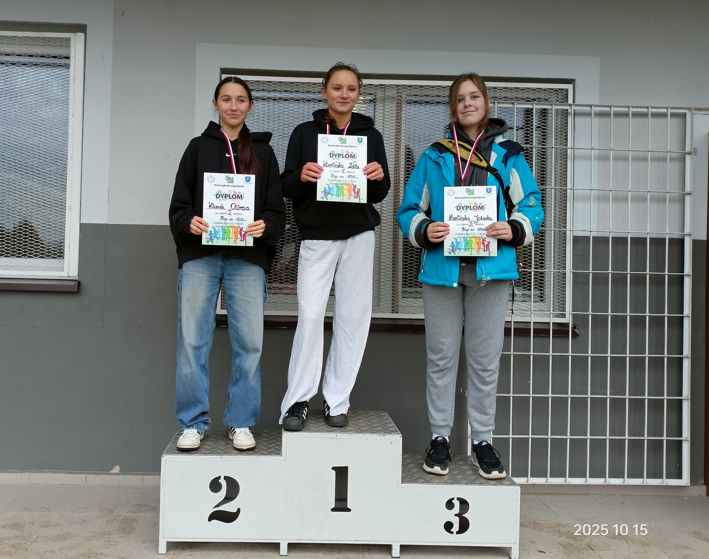 Zdjęcie DLLA dz 10 (5)4998deb8-e43a-4a76-ae99-54a8aaf5ce92.jpg w galerii Drużynowa Liga LA dziewcząt - I rzut (15.10.2025)